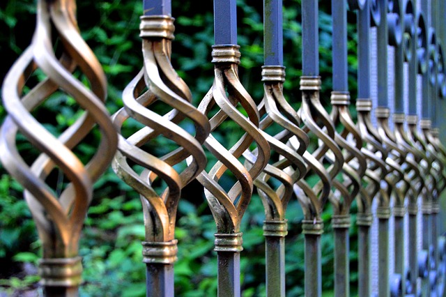 kovaný plot